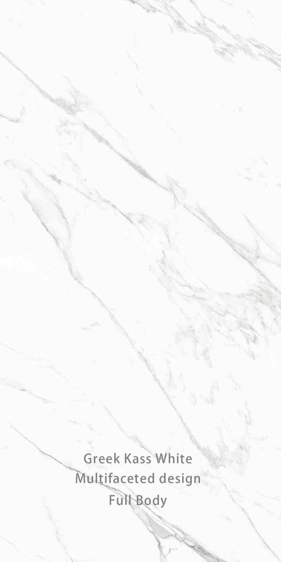 Moderne porseleinen tegels van steen met textuur voor een moderne badkamer en douche
